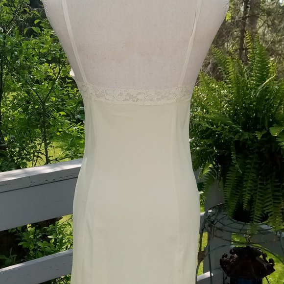 Vintage Slip Lingerie by Formfit Rogers - Picture 4 of 10